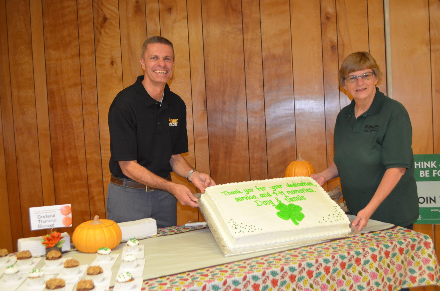 Cake celebrates Extension retirees